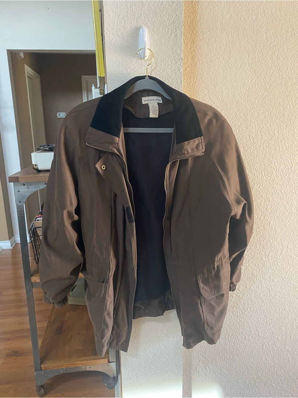 Vintage Brown Women’s Jacket with Contrast Collar